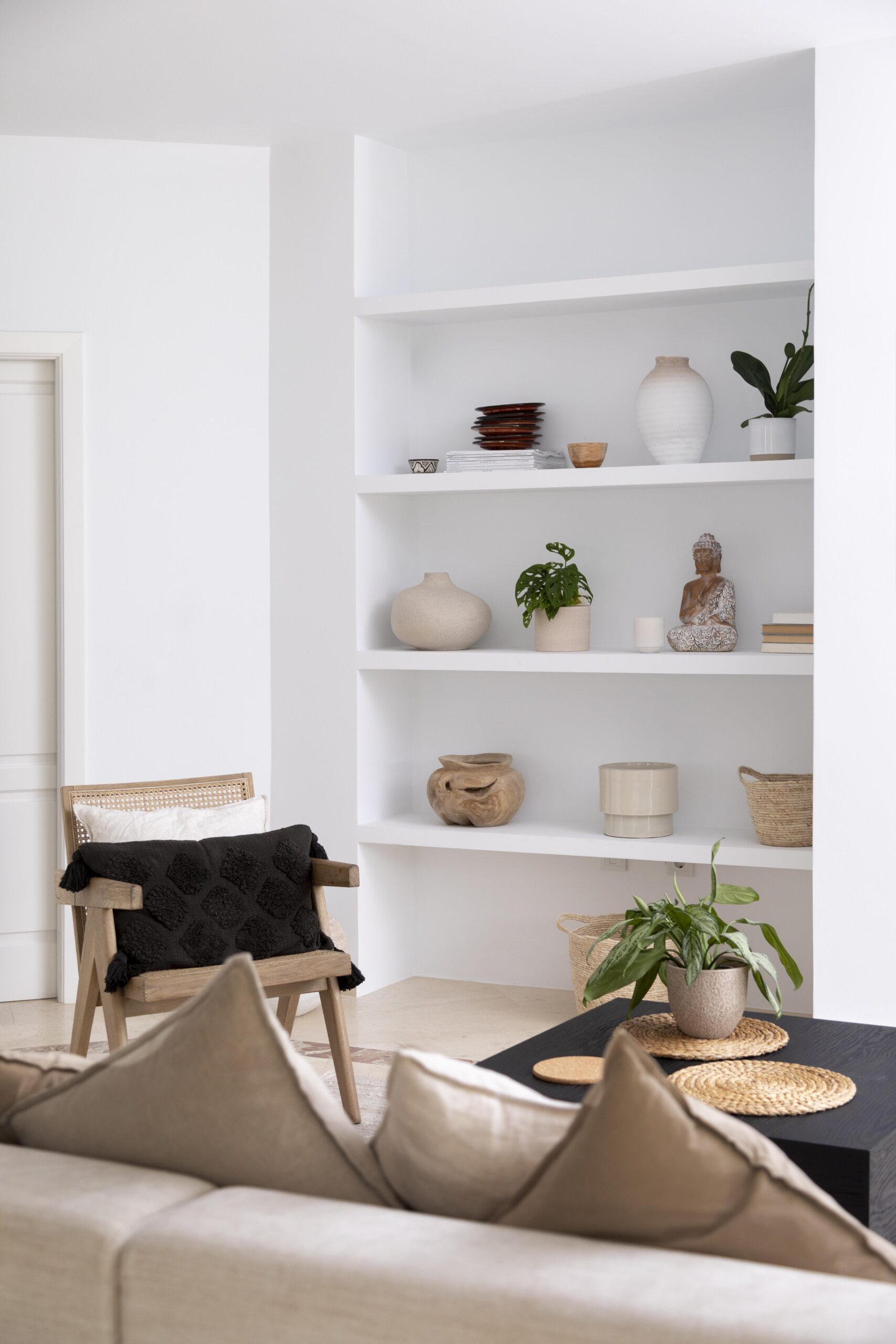 creative-fengshui-practice-living-room-arrangement